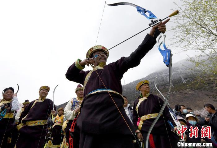 3月28日，選手參加響箭比賽?！±盍?攝