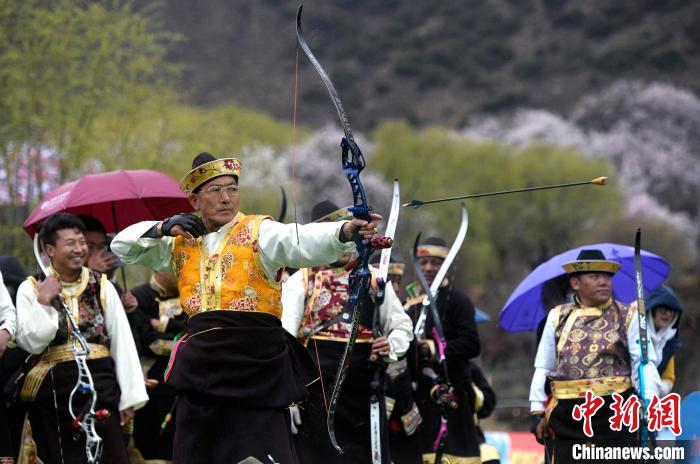3月28日，選手參加響箭比賽?！±盍?攝