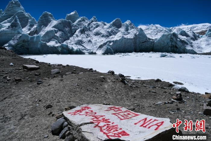 普瑪江塘邊境派出所民輔警巡邏標記。　江飛波 攝