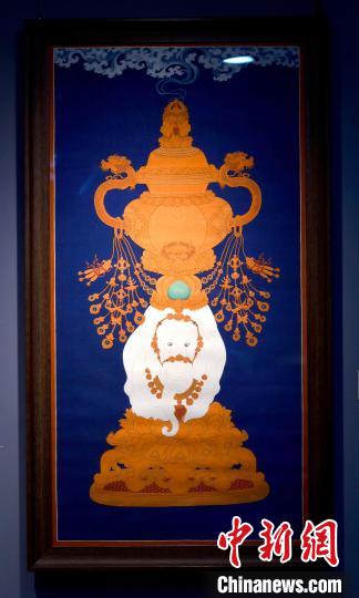 圖為5月16日，展覽中的新創(chuàng)唐卡作品《瑞象承香》?！±盍?攝