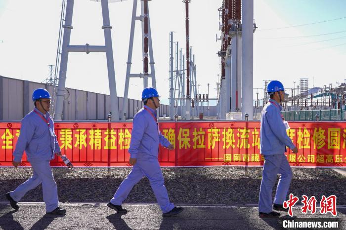 圖為檢修現(xiàn)場。　國網(wǎng)西藏電力有限公司 供圖