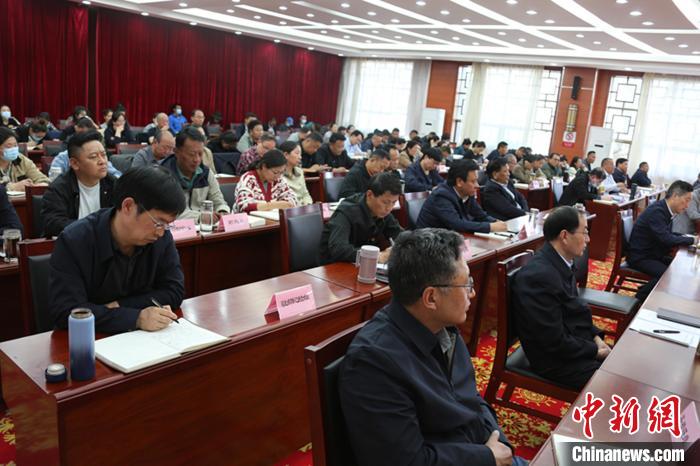 圖為專題黨課現(xiàn)場。　貢桑拉姆 攝