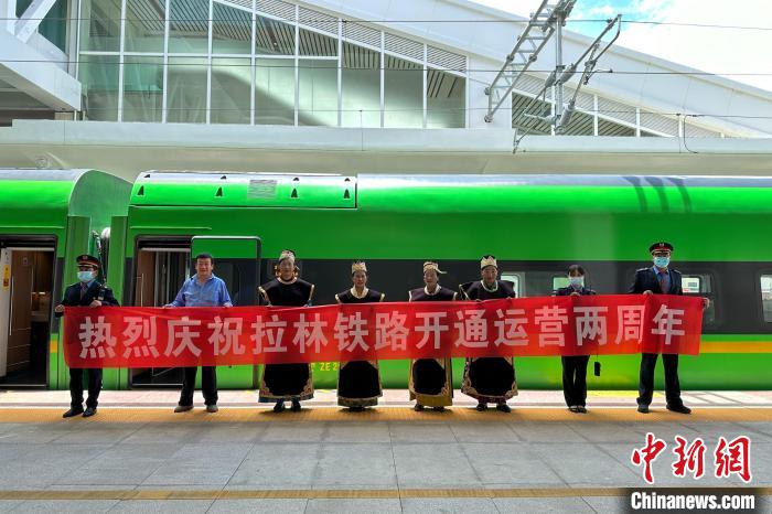 中國鐵路青藏集團(tuán)有限公司慶祝拉林鐵路開通運(yùn)營兩周年?！±詈Ｐ?攝