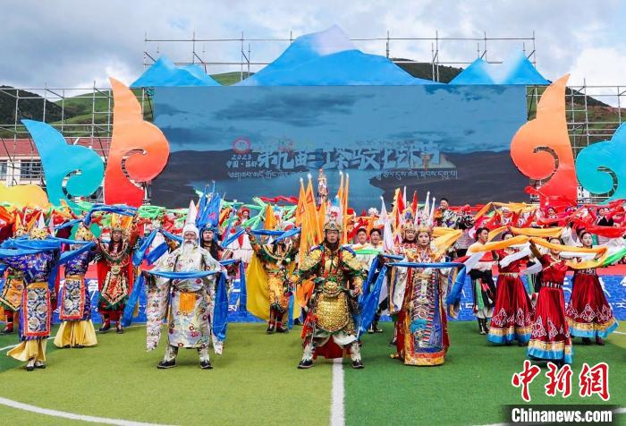 圖為西藏昌都市第九屆三江茶馬文化藝術(shù)節(jié)(芒康會(huì)場(chǎng))開幕式現(xiàn)場(chǎng)。　昌都市芒康縣委宣傳部供圖