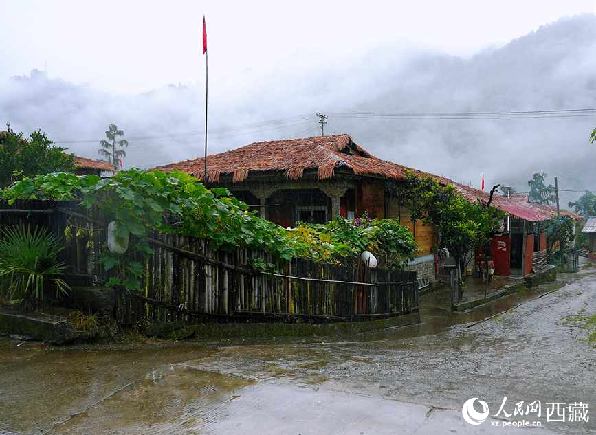 門巴族的特色庭院。