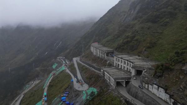 幾代建設(shè)者，歷經(jīng)半個(gè)多世紀(jì)完成！這是一條怎樣的公路？