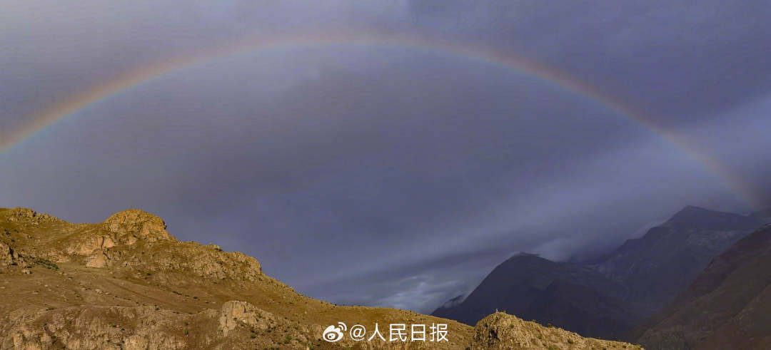 接好運(yùn)！青藏高原現(xiàn)巨大彩虹橋