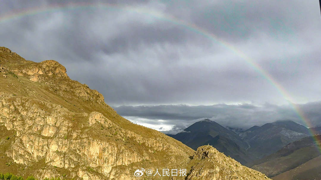接好運(yùn)！青藏高原現(xiàn)巨大彩虹橋