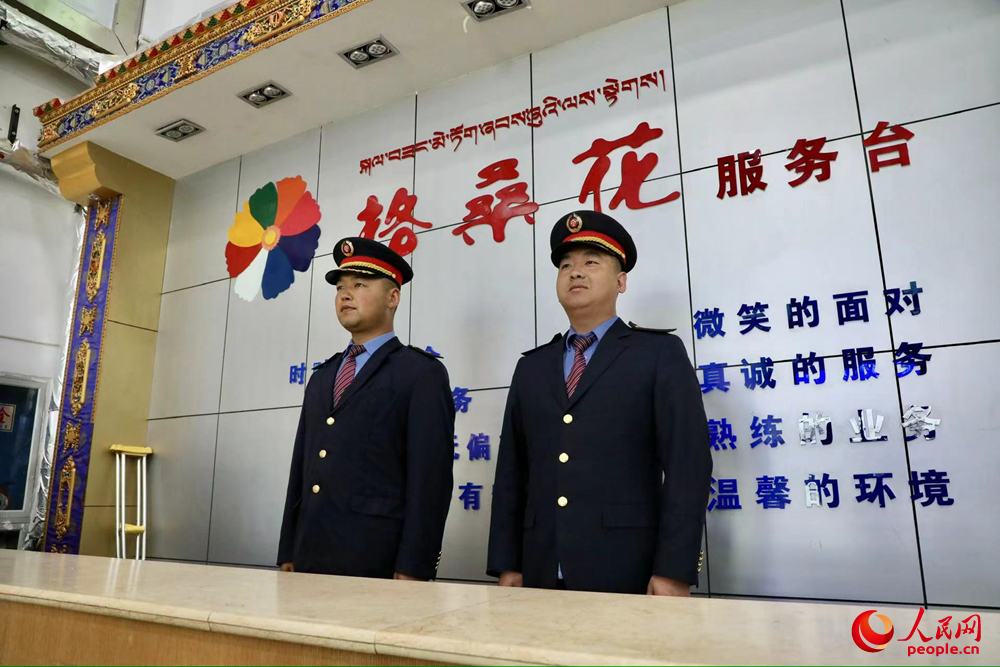 那曲火車站格?；ǚ?wù)臺。人民網(wǎng)記者 次仁羅布攝