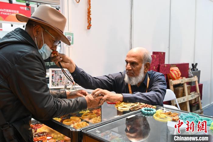 西藏拉薩：進(jìn)口商品展覽會家門口暢享國際購物盛宴