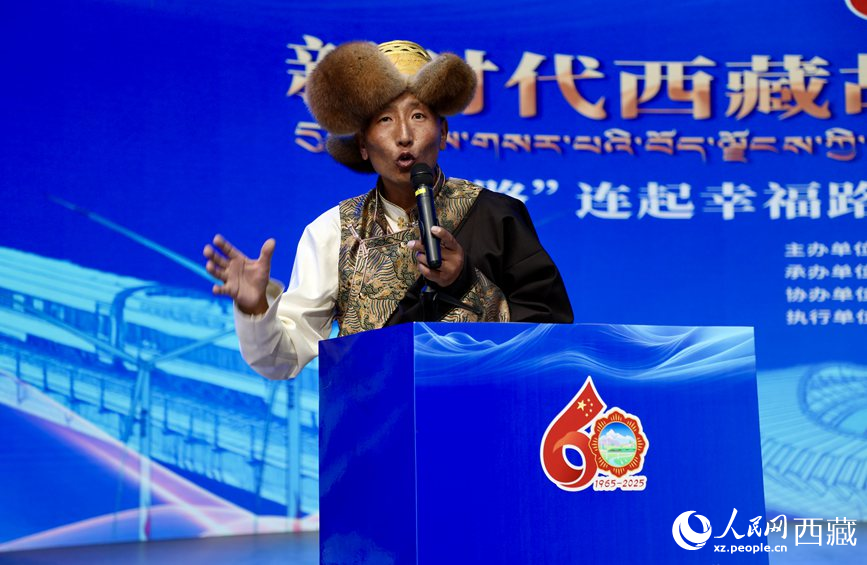 山南市隆子縣三安曲林鄉(xiāng)三林村黨支部副書記扎西次仁作分享報告。人民網(wǎng)記者 次仁羅布攝