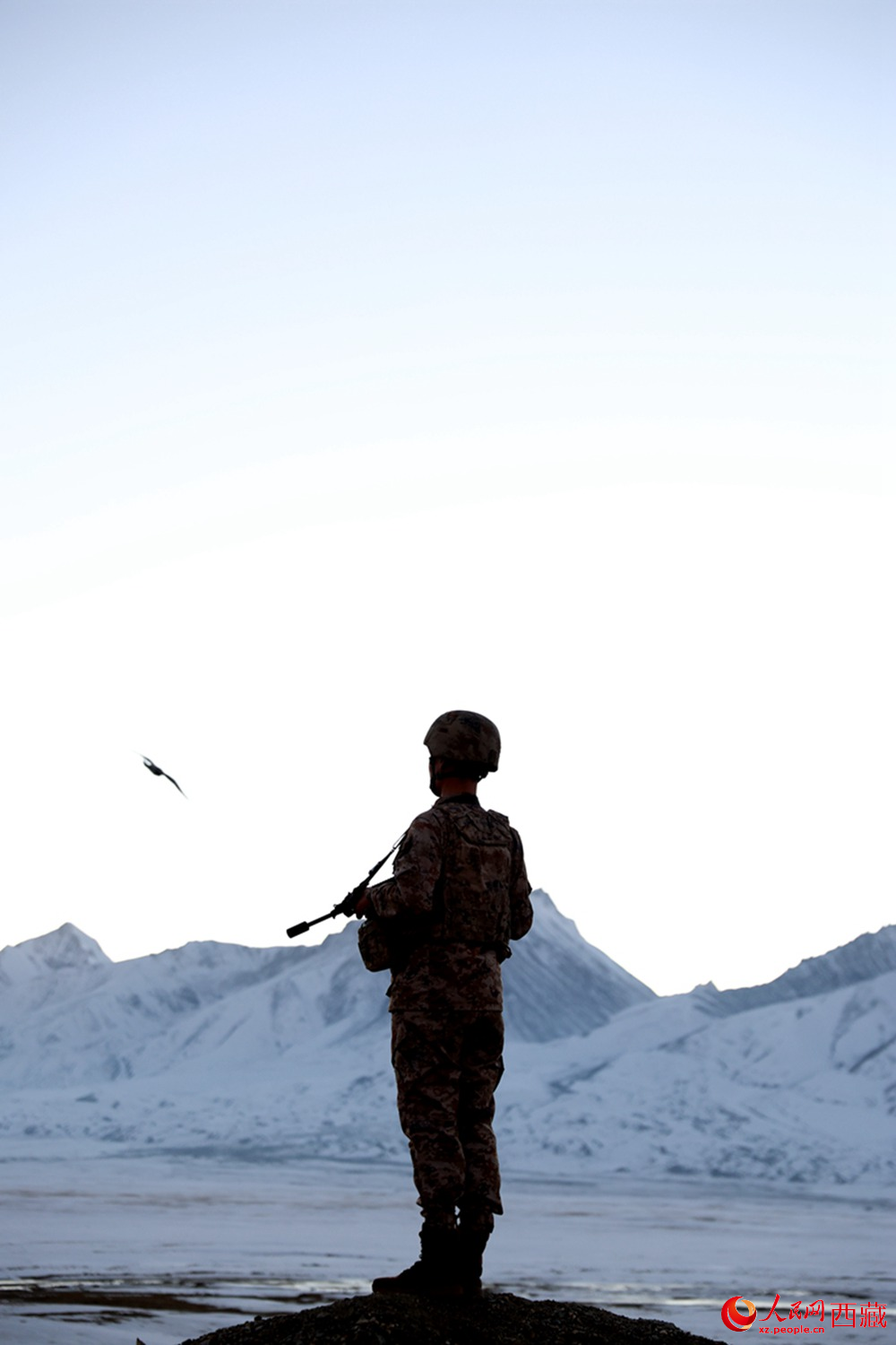 官兵在站崗。人民日報記者 瓊達卓嘎攝