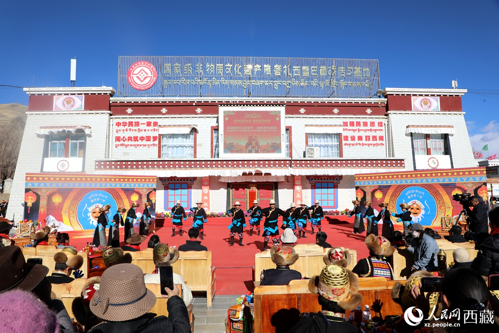 雅礱“村晚”鬧新春。人民網(wǎng)記者 吳雨仁攝