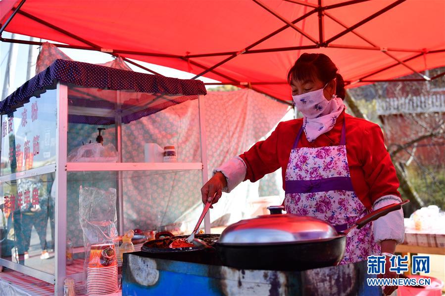 （全面建成小康社會“百城千縣萬村調(diào)研行”·圖文互動）（6）青?？柎澹骸肮夤鞔濉钡娜A麗轉(zhuǎn)身