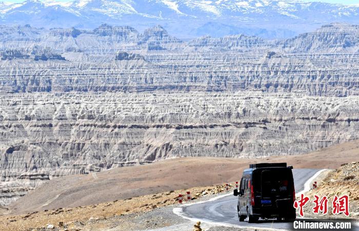 4月5日，西藏阿里札達(dá)土林?！±盍?攝