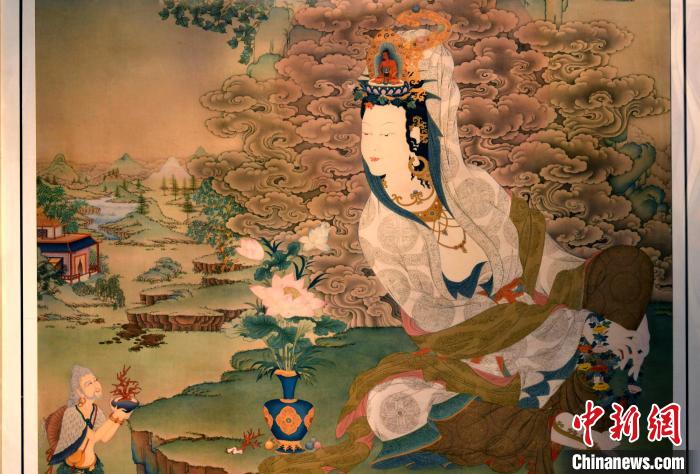 圖為5月16日，展覽中新創(chuàng)唐卡作品《靜息觀音》(局部)。　李林 攝