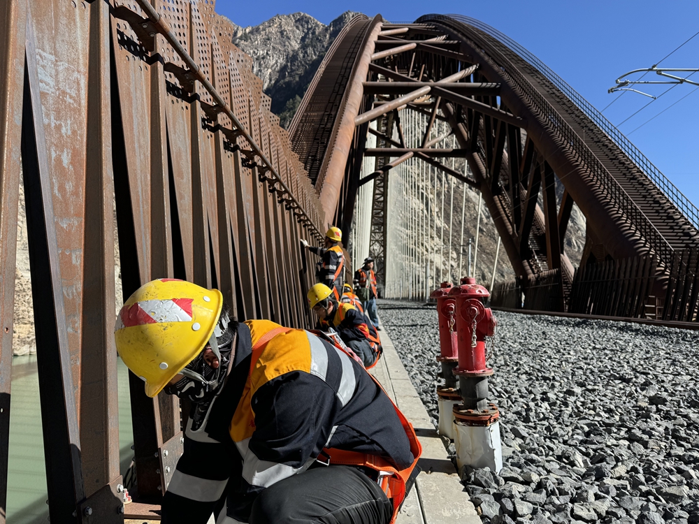 螺栓檢查。馬生明攝