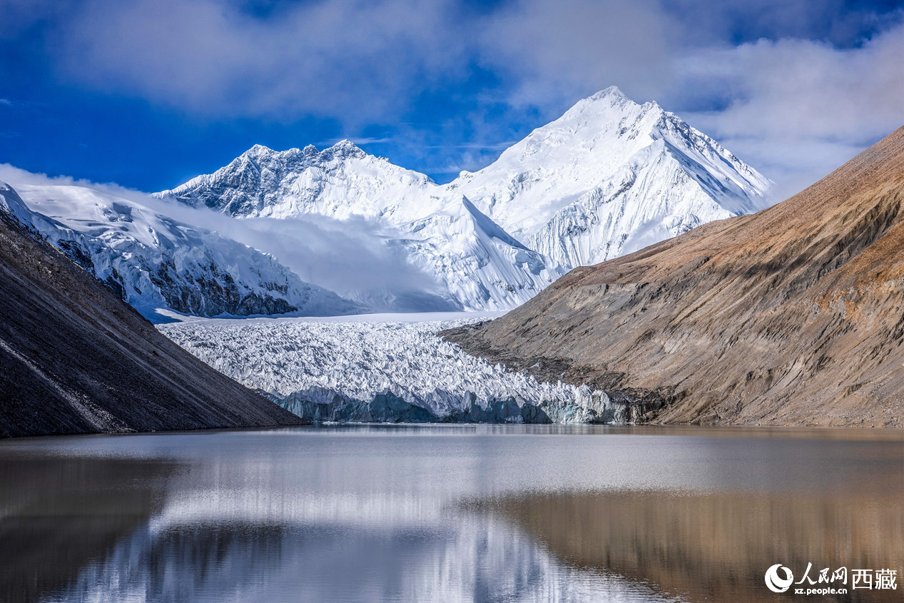 珠峰冰川位于日喀則市定日縣。