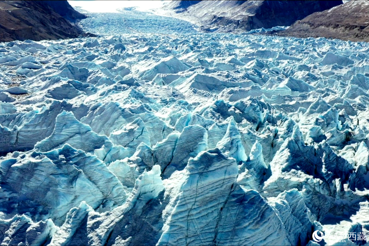 40冰川位于山南市浪卡子縣卓木拉日康雪山下。