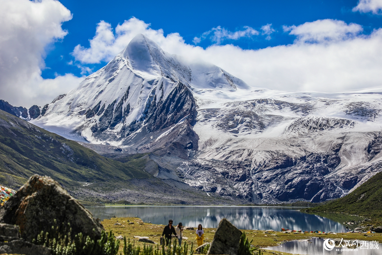 薩普冰川位于那曲東部比如縣境內(nèi)。