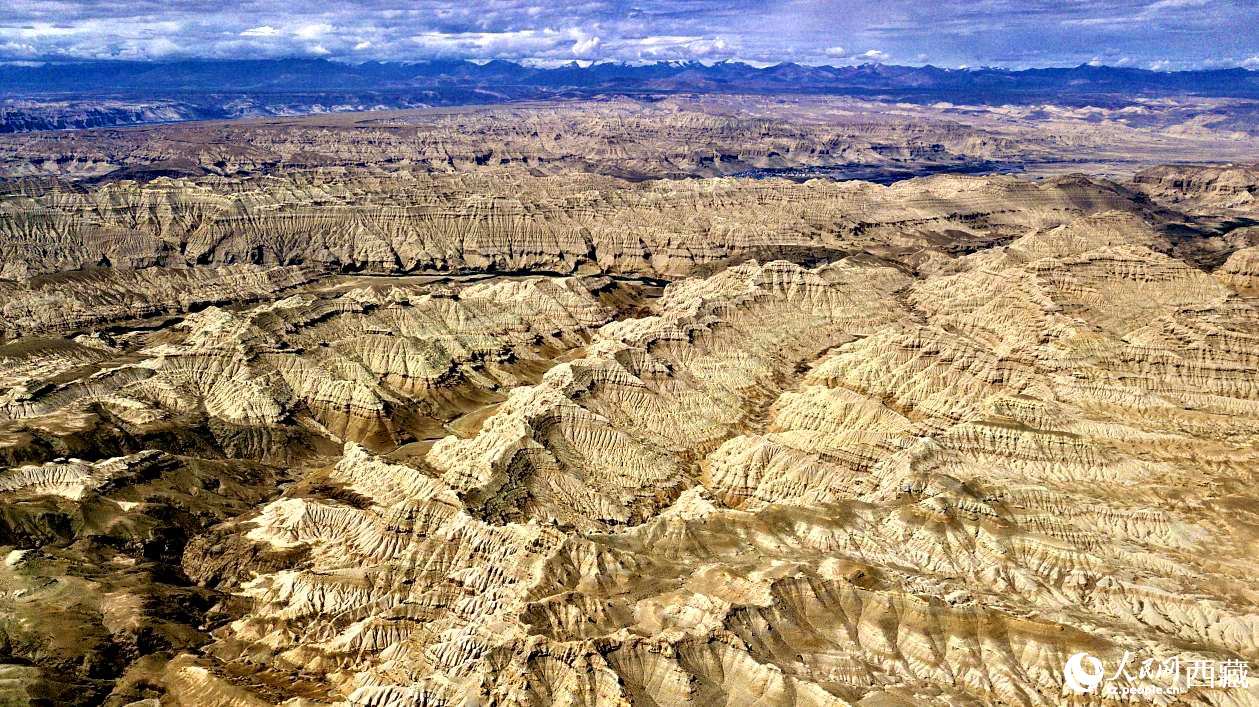 鳥瞰西藏阿里地區(qū)札達土林國家地質(zhì)公園。