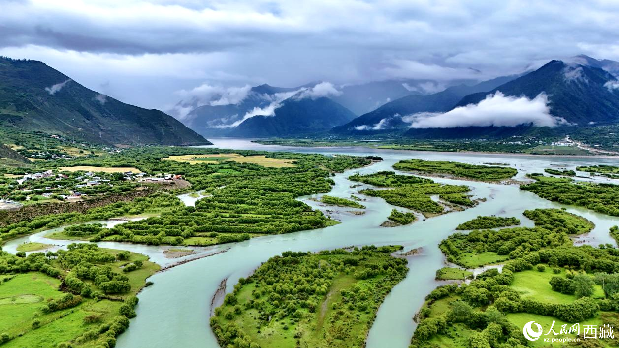 西藏林芝市雅尼國家濕地公園風景如畫。