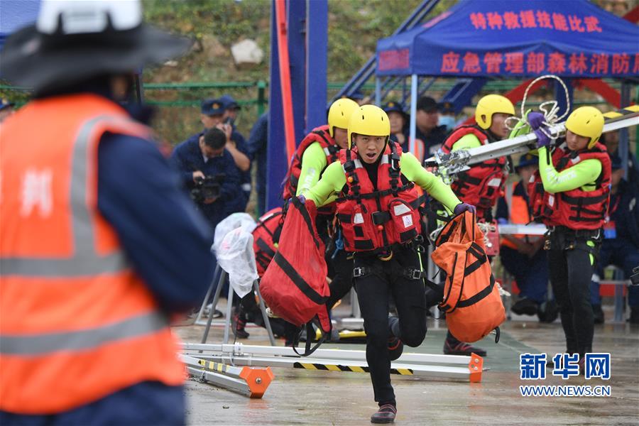 (社會(huì))(4)全國森林消防隊(duì)伍“火焰藍(lán)”首屆特種救援技能比武舉行