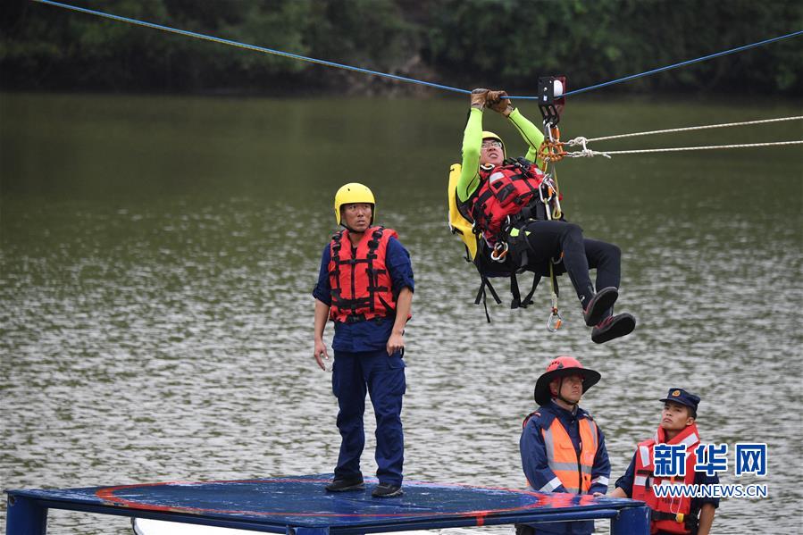(社會(huì))(6)全國森林消防隊(duì)伍“火焰藍(lán)”首屆特種救援技能比武舉行