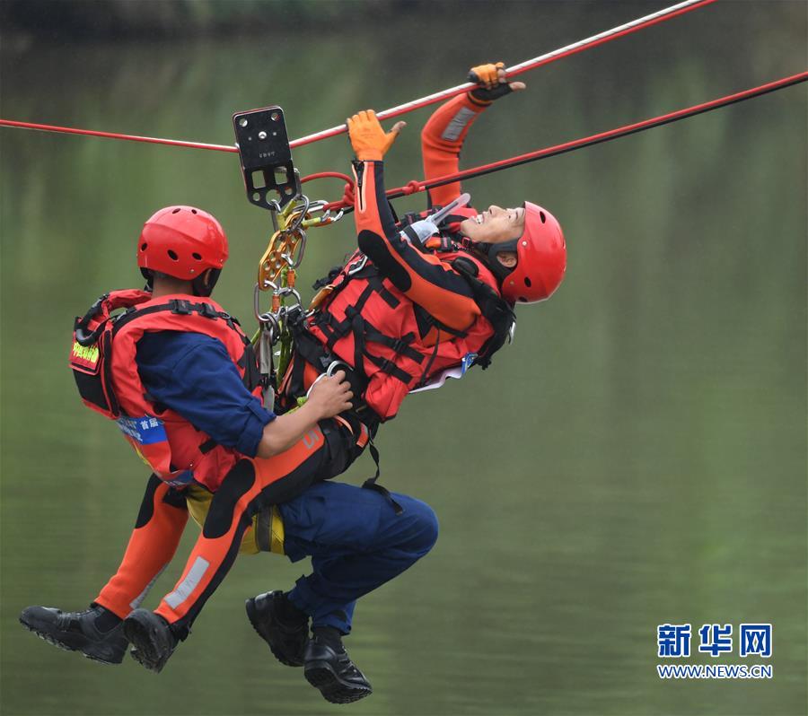 (社會(huì))(2)全國森林消防隊(duì)伍“火焰藍(lán)”首屆特種救援技能比武舉行