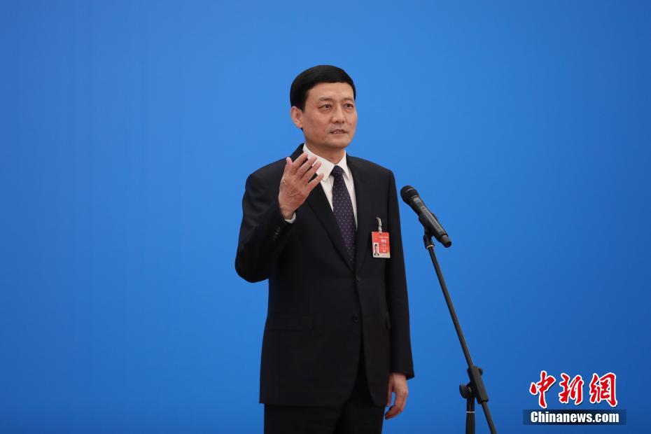 3月8日，第十三屆全國人民代表大會第四次會議舉行第二場“部長通道”采訪活動。圖為中國工業(yè)和信息化部部長肖亞慶通過網(wǎng)絡(luò)視頻方式接受采訪。 <a target='_blank' ><p  align=